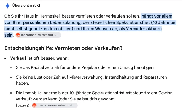 Ausschnitt einer Google KI-Übersicht zur Frage, ob man ein Haus in Hermeskeil vermieten oder verkaufen soll, mit mezzarano-wuestenrot-immobilien.de als Quelle